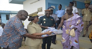Les Forces Spéciales Font un important don de matériels à l’Hôpital et à la Pouponnière de la ville d’Adiaké